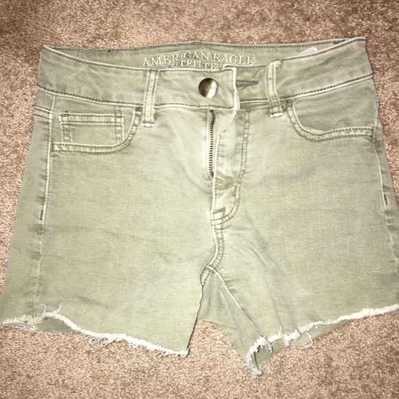 American Eagle Outfitters Pants - Olive American Eagle high waisted shorts ‼️